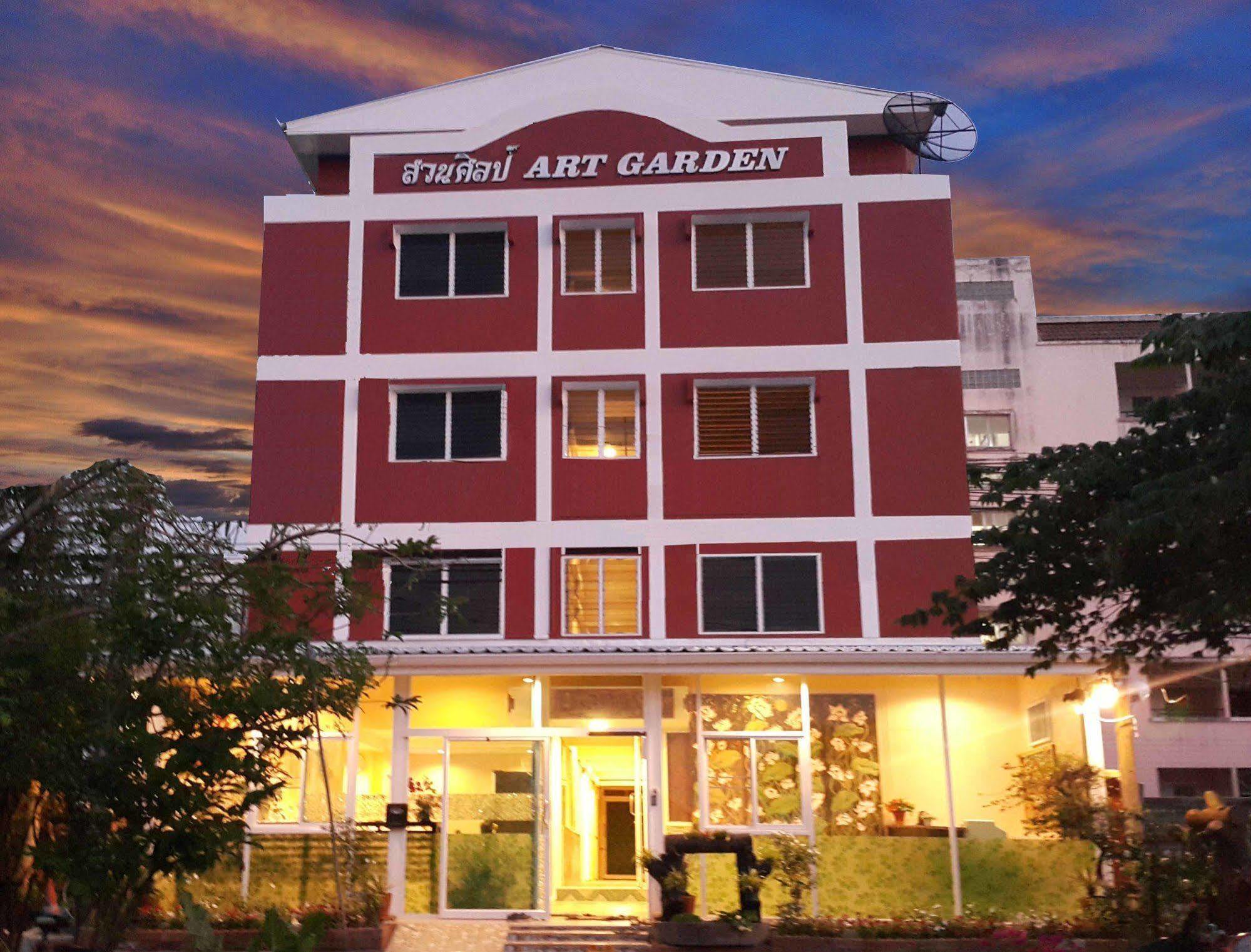 Aparthotel Suansin Art Garden Ban Lat Krachaeng Esterno foto