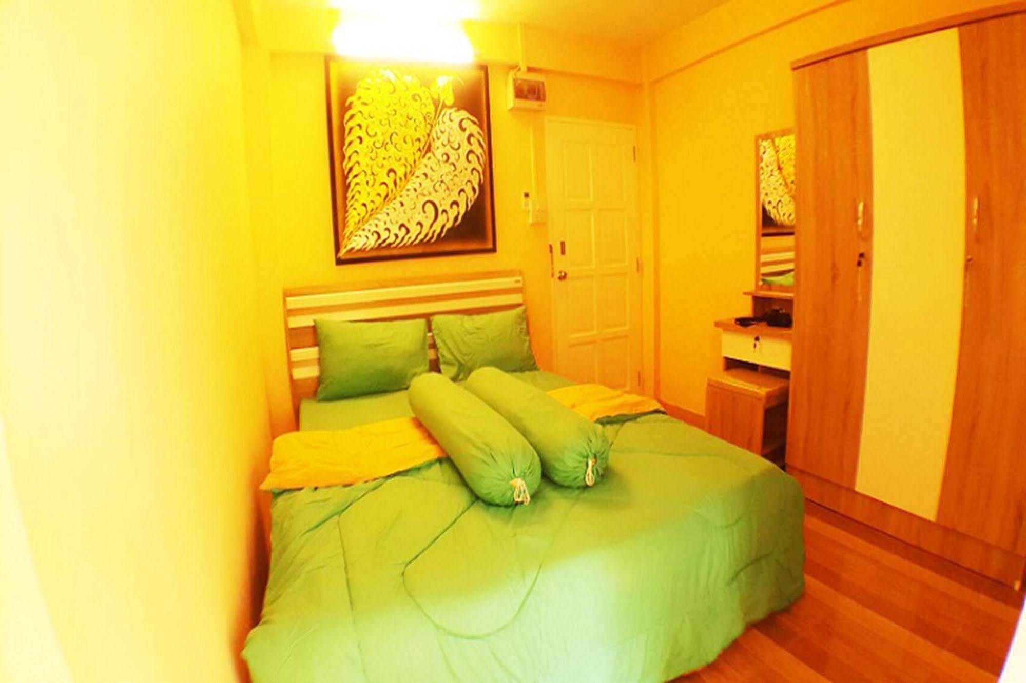 Aparthotel Suansin Art Garden Ban Lat Krachaeng Esterno foto