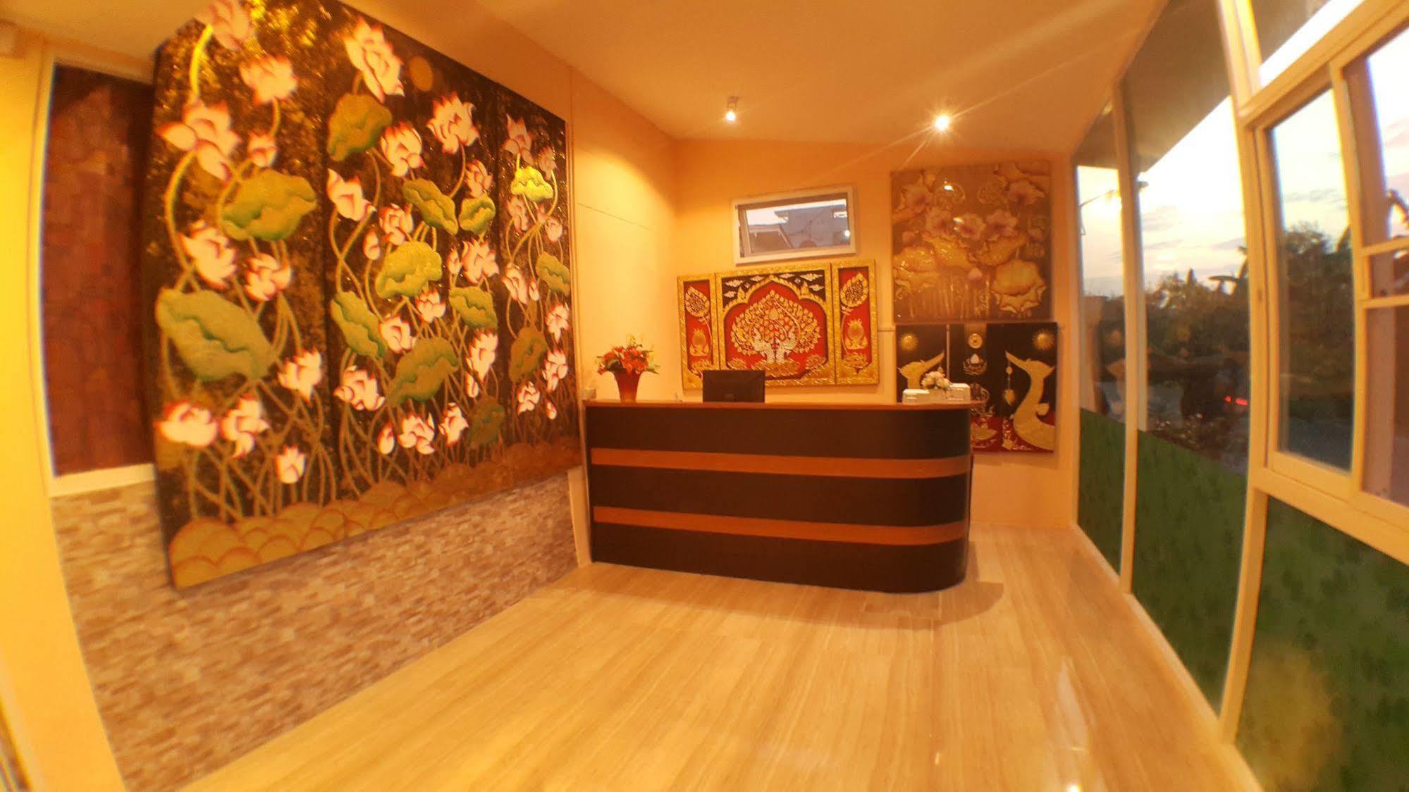 Aparthotel Suansin Art Garden Ban Lat Krachaeng Esterno foto