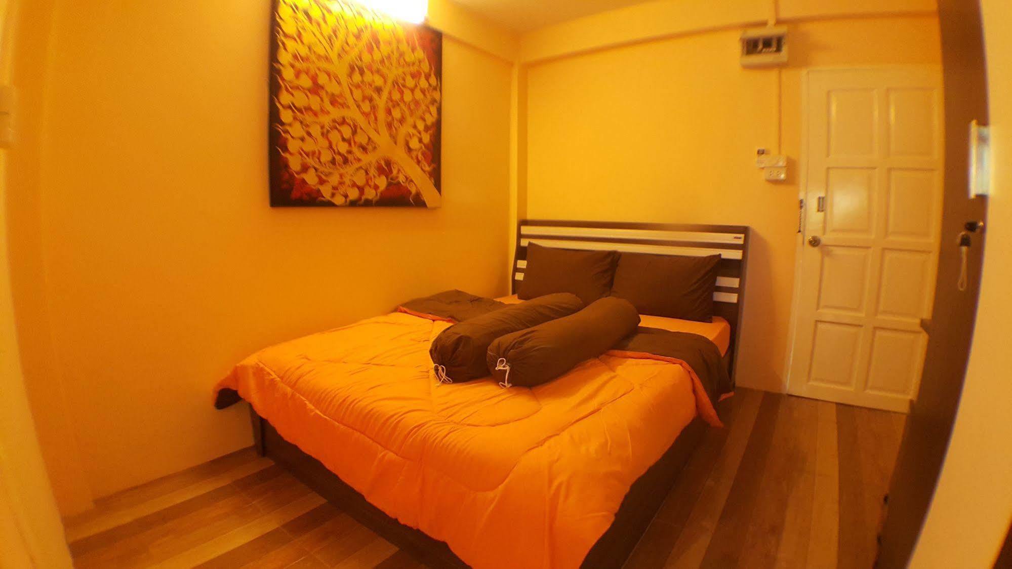 Aparthotel Suansin Art Garden Ban Lat Krachaeng Esterno foto