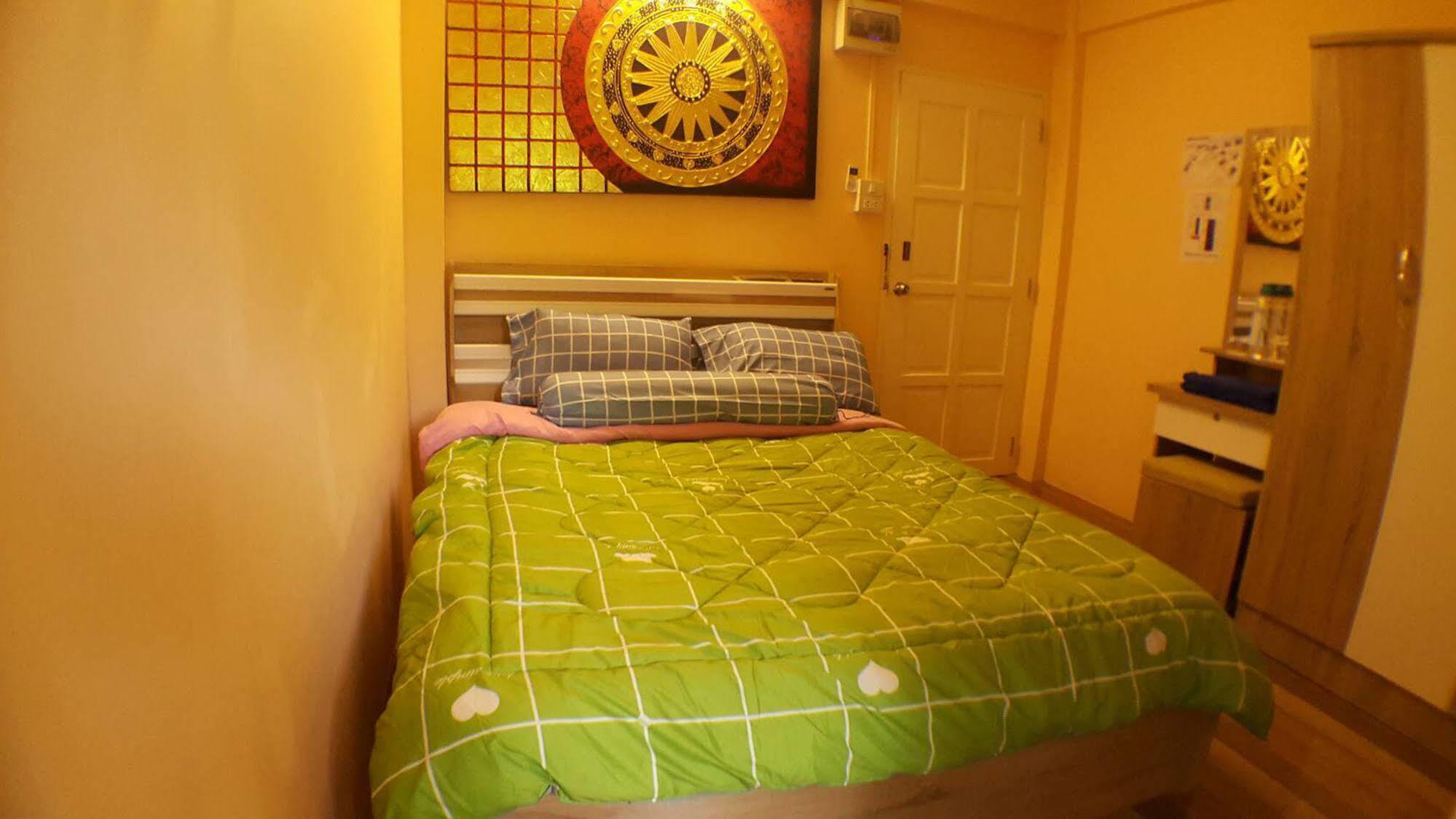 Aparthotel Suansin Art Garden Ban Lat Krachaeng Esterno foto