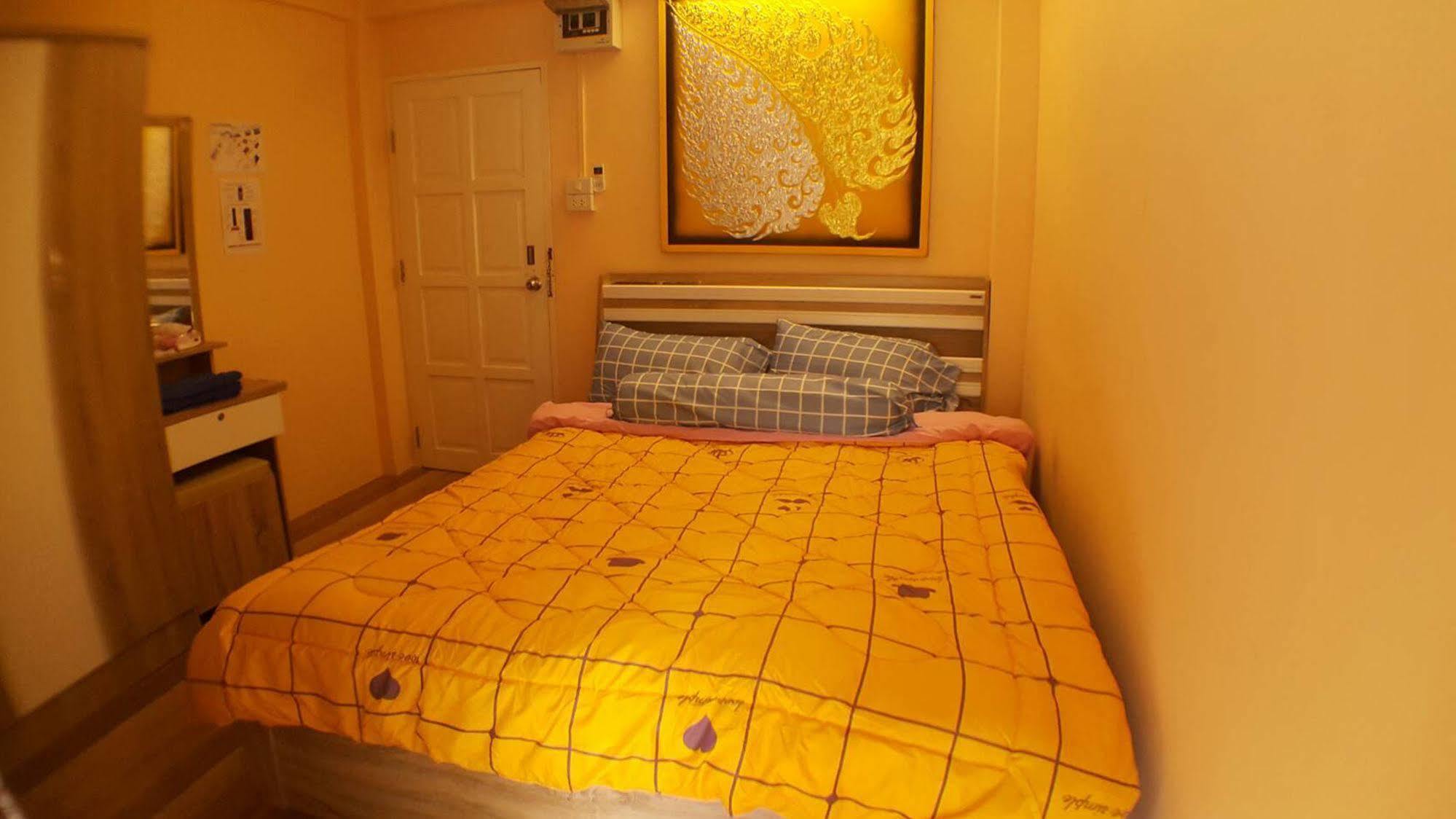 Aparthotel Suansin Art Garden Ban Lat Krachaeng Esterno foto