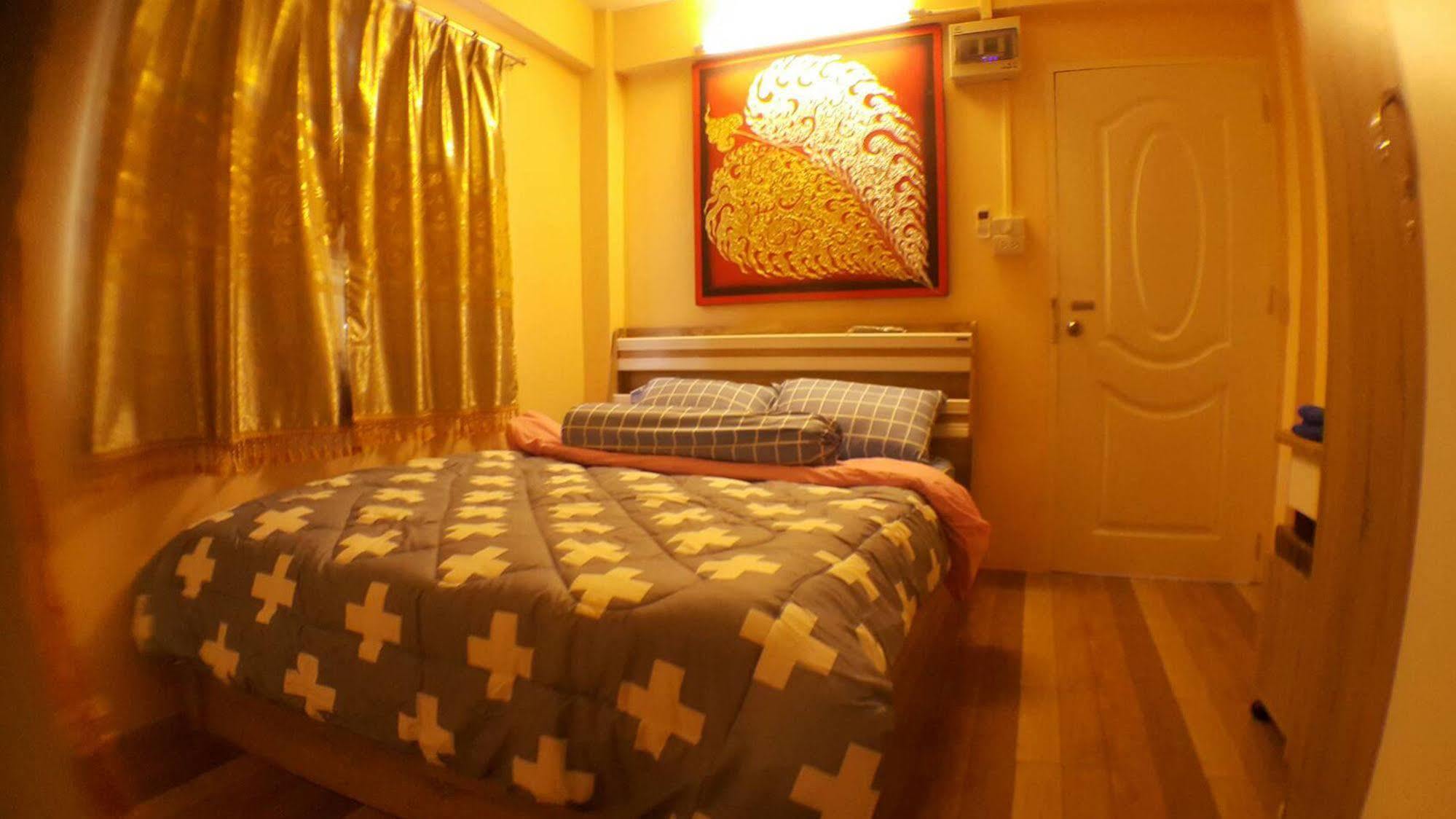 Aparthotel Suansin Art Garden Ban Lat Krachaeng Esterno foto