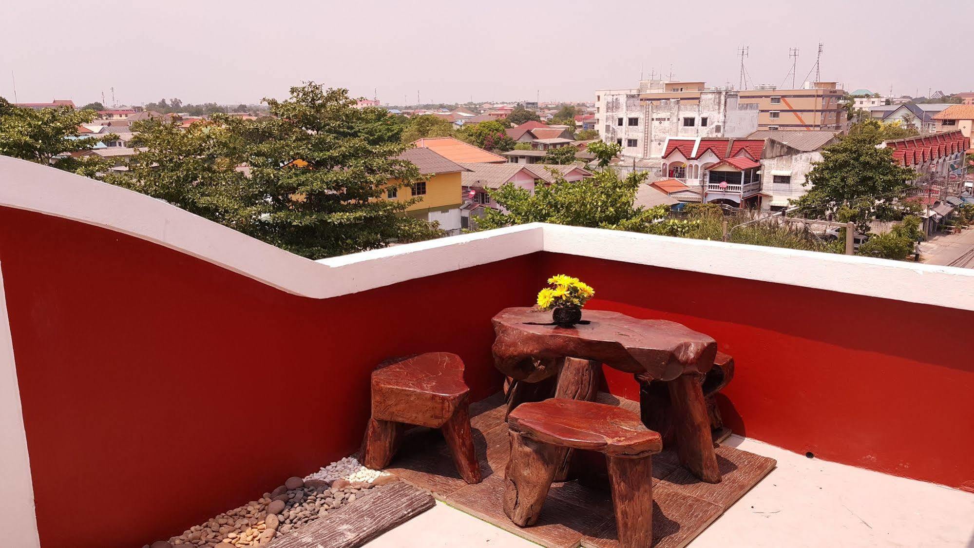 Aparthotel Suansin Art Garden Ban Lat Krachaeng Esterno foto