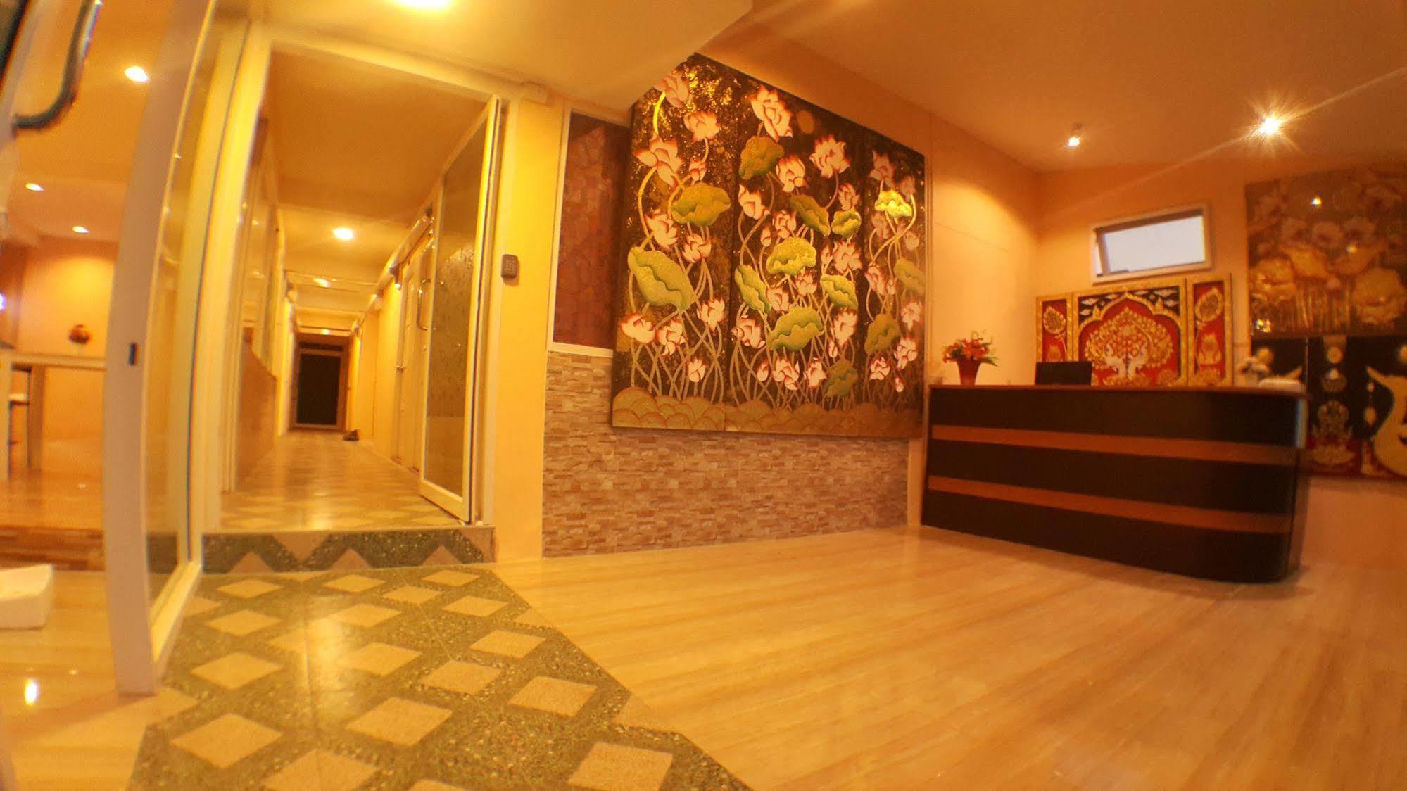 Aparthotel Suansin Art Garden Ban Lat Krachaeng Esterno foto
