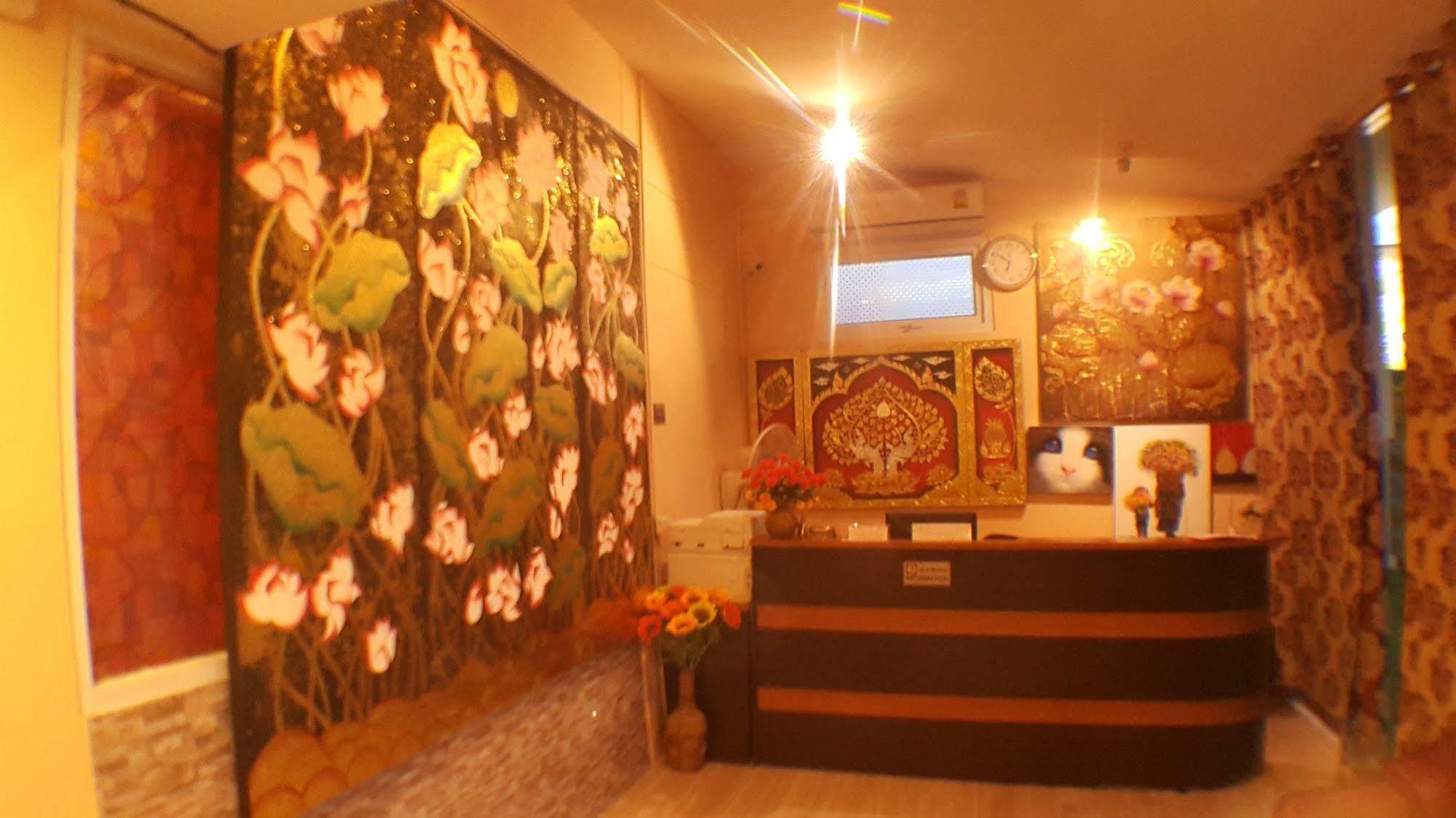 Aparthotel Suansin Art Garden Ban Lat Krachaeng Esterno foto
