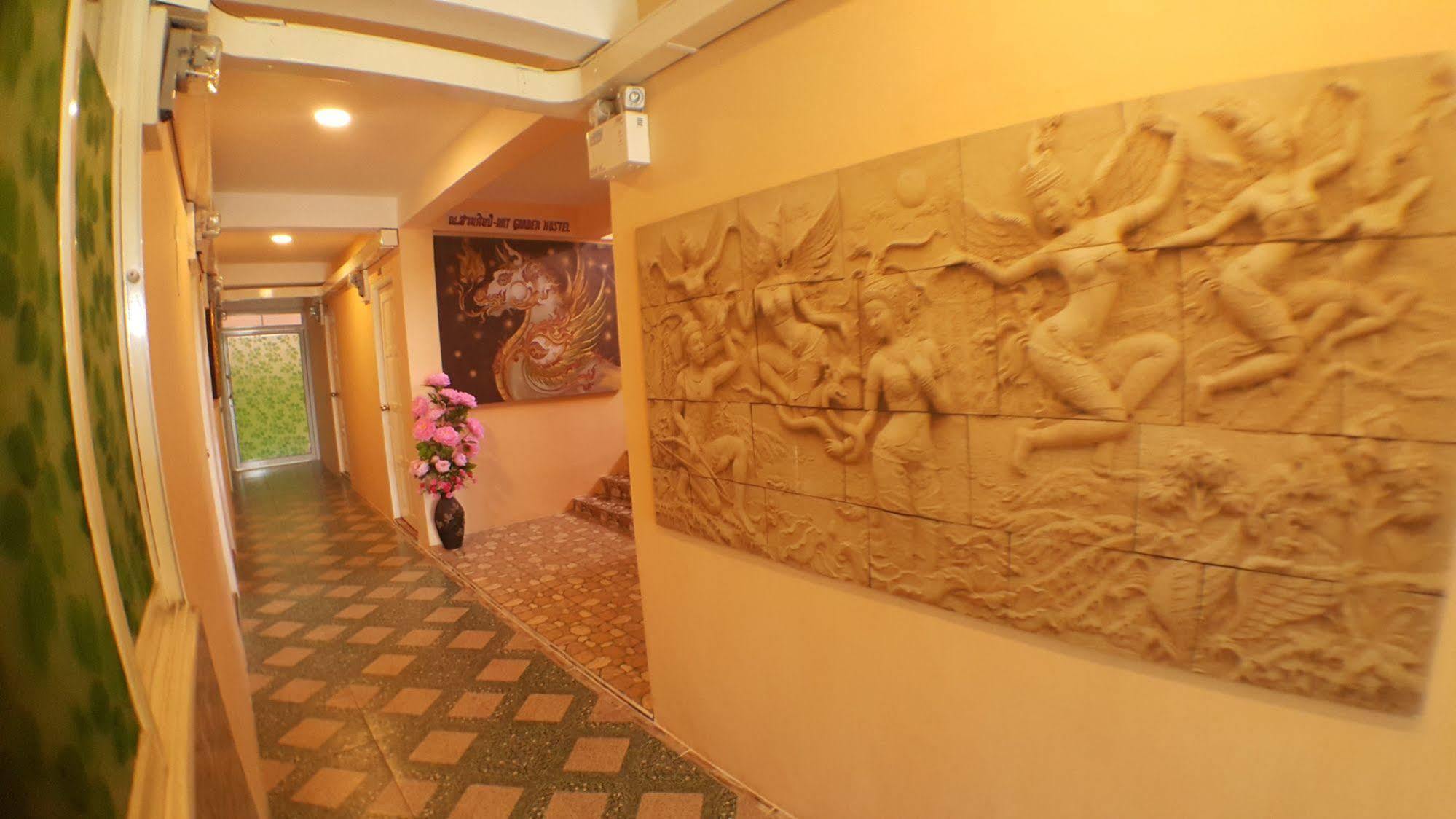 Aparthotel Suansin Art Garden Ban Lat Krachaeng Esterno foto