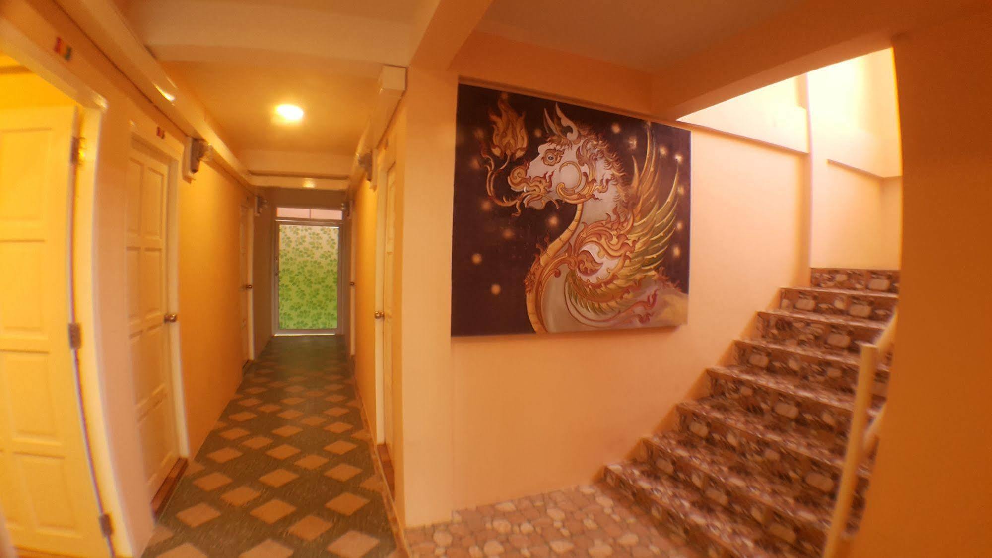Aparthotel Suansin Art Garden Ban Lat Krachaeng Esterno foto