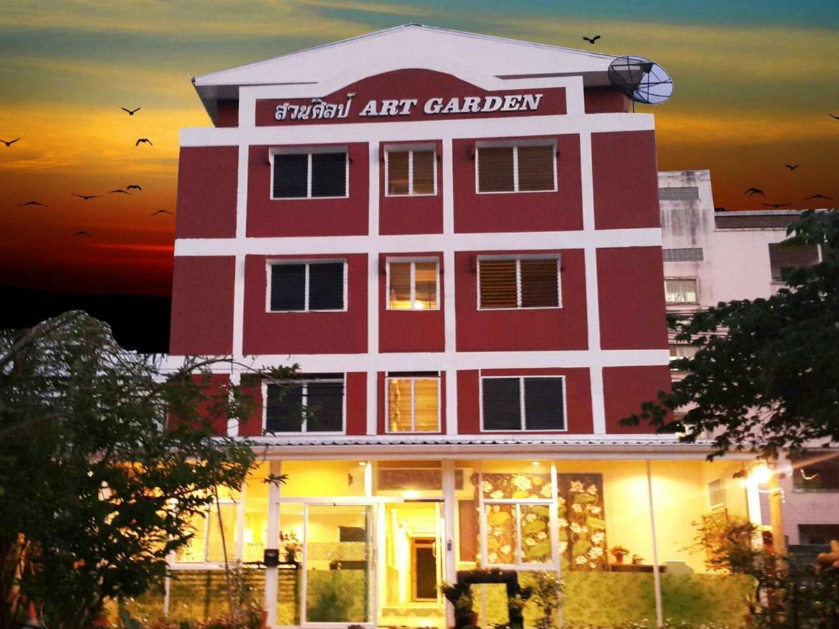 Aparthotel Suansin Art Garden Ban Lat Krachaeng Esterno foto